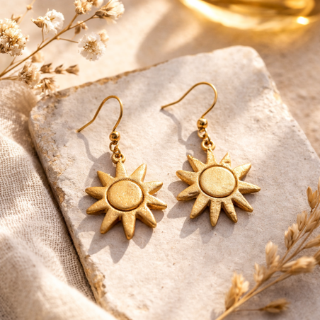 Boucles Soleil — Pendentifs dorés en argile